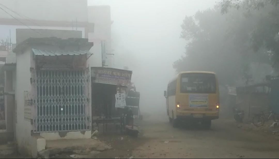 देवघर के लिए आज है इस वर्ष का सर्वाधिक ठंडा वाला दिन! कोहरे की आगोश में समाई बाबानगरी, हवाई सेवा भी ठप्प