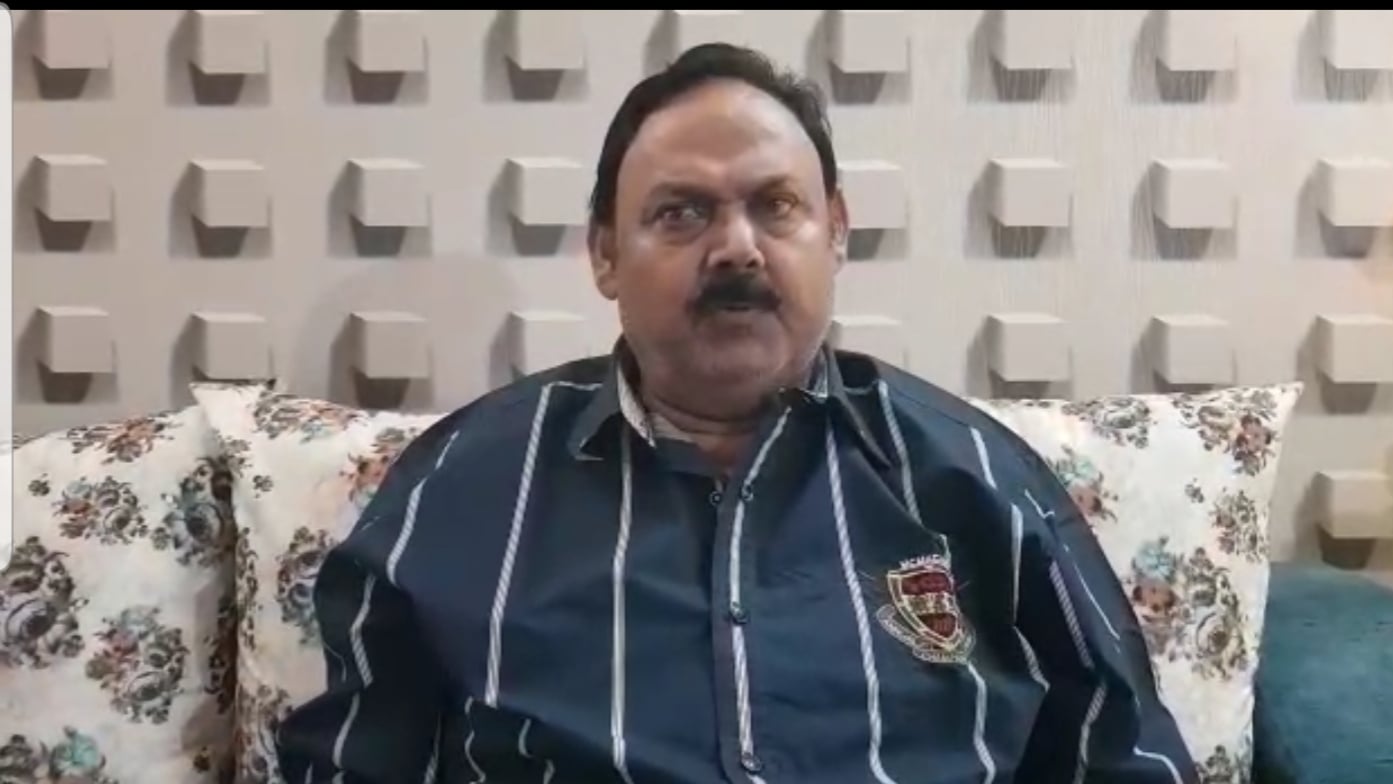 भ्रष्टाचार की  भेंट चढ़ी सड़क को विधायक के पहल पर एजेंसी ने कराया मरम्मत