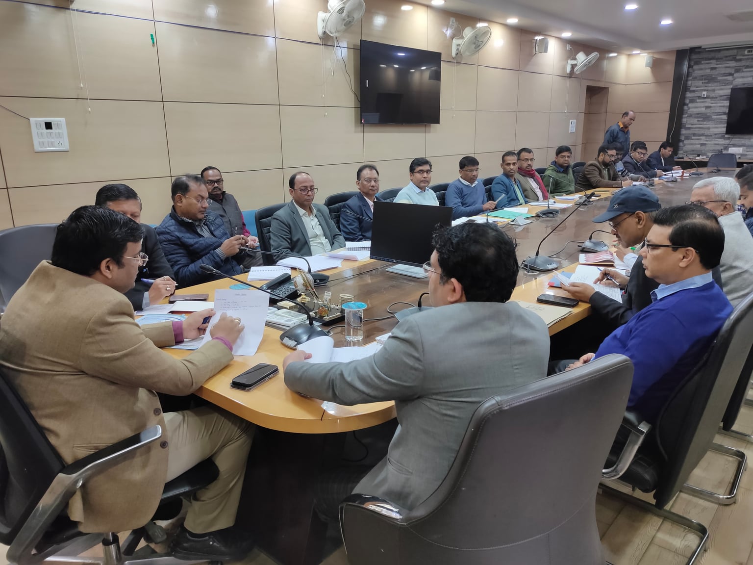 धनबाद जिला प्रशासन लोकसभा चुनाव की तैयारियों में जुटा ,डाटा बेस बनाने का निर्देश