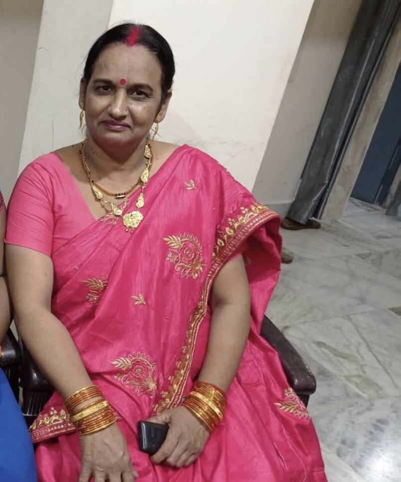 हत्या या आत्महत्या : फंदे से झूलती मिली रेखा सिन्हा, परिजनों ने हत्या का लगाया आरोप