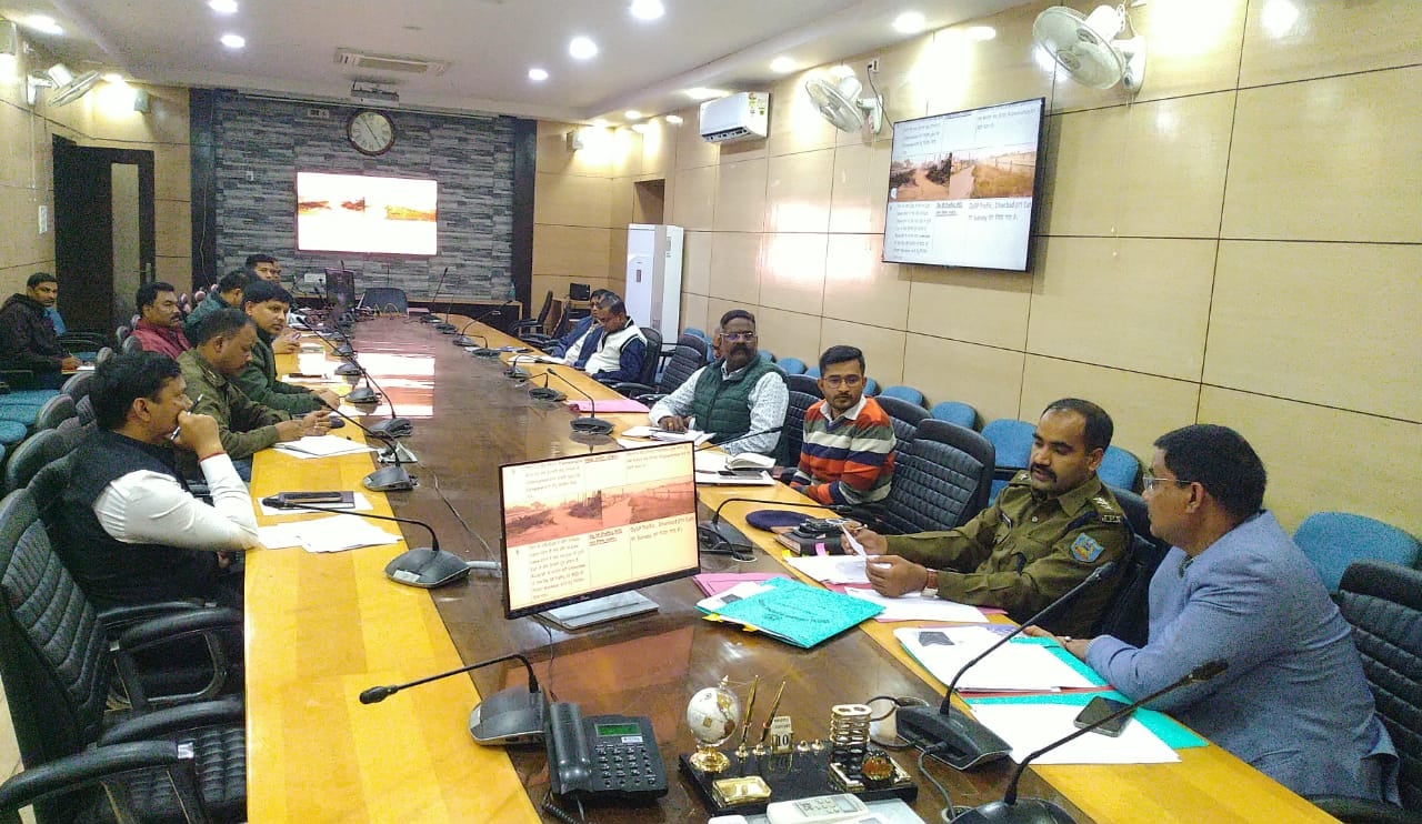 धनबाद शहर में पंद्रह दिनों में तय होंगे ऑटो के स्टॉपेज, फिलहाल कुल आठ चौक चौराहों पर लगेंगे ट्रैफिक सिग्नल लाइट