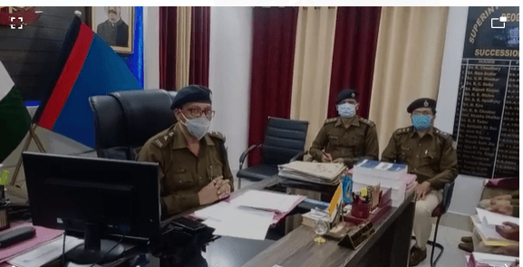 देवघर में मोटरसाइकिल पर एसपी सर की क्लास, जानिए क्या है मामला !