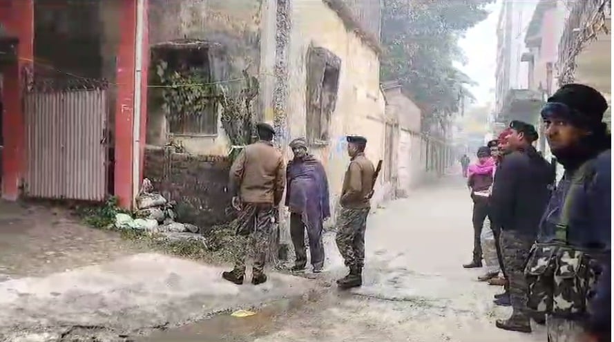 पूर्व पार्षद मनोज ठाकुर को बदमाशों ने मारी गोली, अस्पताल में चल रहा है इलाज