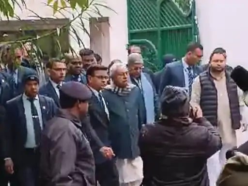 पक गयी सियासी खिचड़ी! चूड़ा दही भोज पर तेजस्वी का तंज, जारी रखिये कयास, सीट शेयरिंग पर सहमति को सार्वजनिक करना जरुरी तो नहीं