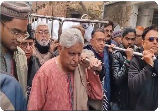 “बच्चों के ओठों पर हंसी की खातिर, ऐसी मिट्टी में मिलाना कि खिलौना हो जाउं” बुलंद आवाज के गायक मुनव्वर राना हुए सुपुर्द-ए-खाक