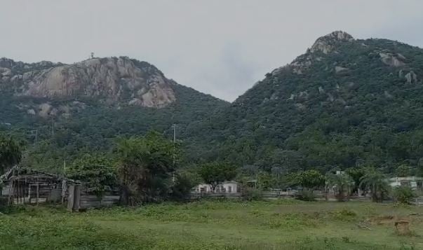 खतरनाक : कतरास में फिर फटी जमीन,दुकान हुई जमींदोज,बड़ी आबादी पर मंडराया सुरक्षा का खतरा