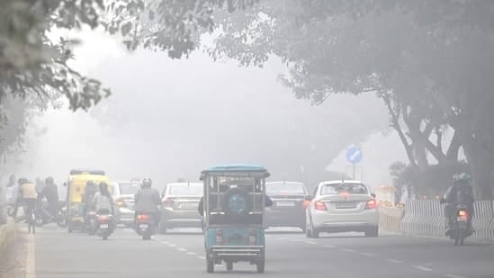 ठंड का कहर: लगातार गिर रहे तापमान से कांप रहा कोयलांचल,बादल छाने से शीतलहर का प्रभाव