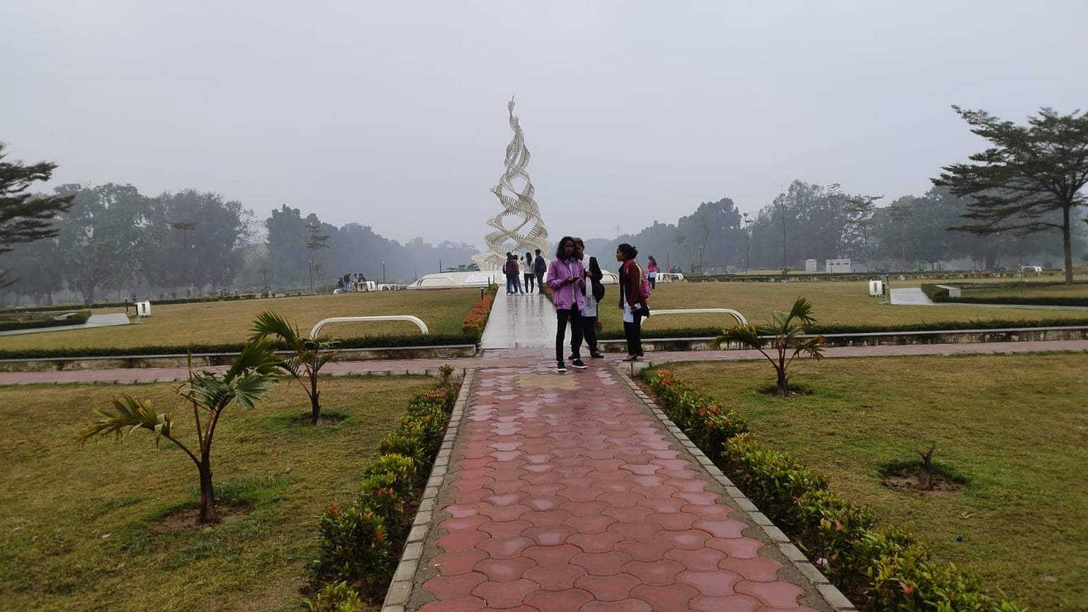 Jamshedpur Weather update: लौहनगरी में मौसम ने बदला मिजाज! रिमझिम बारिश से बढ़ी कनकनी, घरों में दुबके लोग