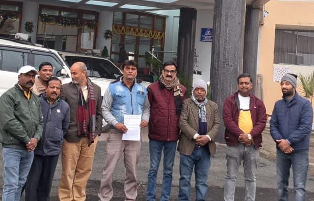 DHANBAD: अभिभावक महासंघ ने डीसी से के मुलाकात, प्रारंभिक कक्षाएं स्थगित करने सहित टाइमिंग बदलने की मांग