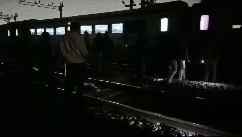 Breaking : ट्रैन की चपेट में आने से  चार लोगों की दर्दनाक मौत, रेलवे ट्रैक पार करने के दौरान हुआ हादसा