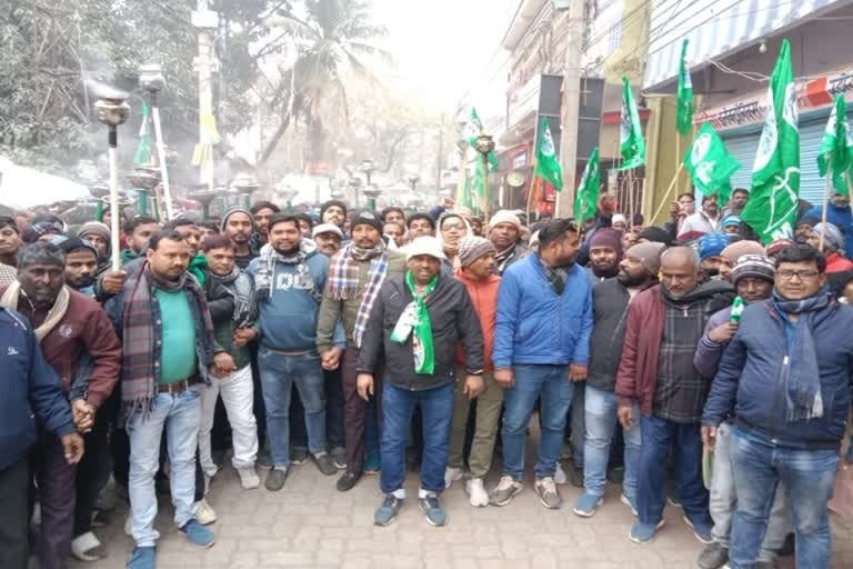 Big update- कल सीएम हेमंत से ईडी की पूछताछ, इधर राजधानी रांची की सड़कों पर झामुमो कार्यकर्ताओं का भीड़ उमड़ऩे की खबर