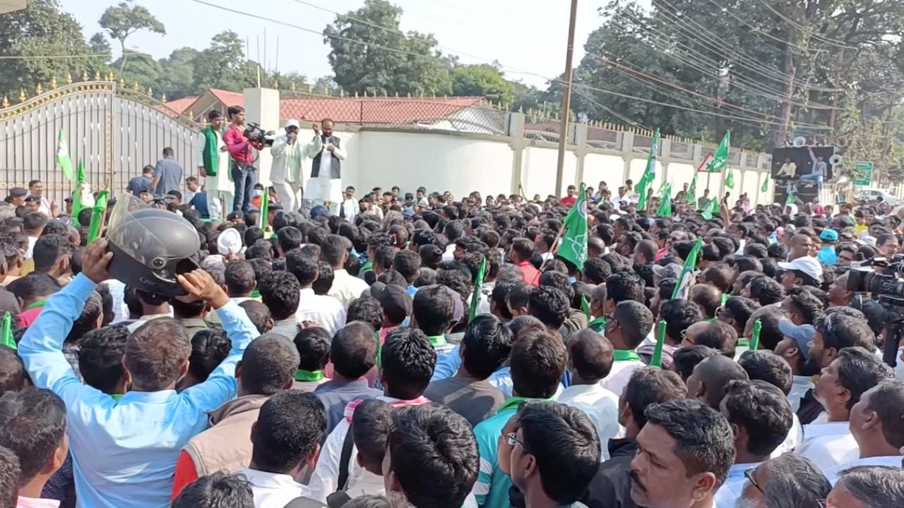 “हेमंत है तो हिम्मत है” के बाद अब राजधानी की सड़कों पर “हेमंत से क्या दिक्कत है” का उमड़ता सवाल, दिखने लगा झामुमो कार्यकर्ताओं का आक्रोश