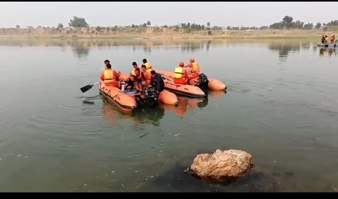 धनबाद:साइबर अपराधी को पकड़ने के लिए बराकर नदी में डूबे जवान का नहीं मिला कोई सुराग! NDRF की बढ़ी चुनौती