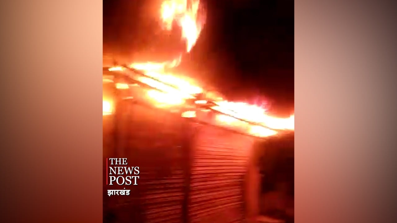 देर रात दुकान में लगी आग, सबकुछ जलकर राख