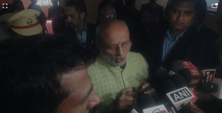 इधर पूछताछ उधर डांस! गुस्से में महामहिम! कहा सरकार की गलती की वजह से पहुंचा सीएआरपीएफ का काफिला