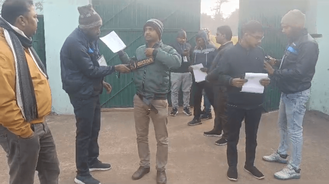 दुमका : 22 परीक्षा केंद्रों पर शुरू हुई JSSC की परीक्षा, 200 मीटर के दायरे में धारा 144 लागू