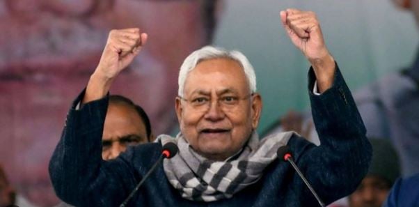 बिहार में चार साल में दो बार इस्तीफा, तीन बार सरकार, कमाल की है नीतीश सरकार