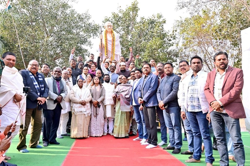 सामने आये हेमंत, लेकिन जारी है सियासत में घमासान! कांग्रेस विधायक दीपिका पांडेय का बयान, ईडी-आईबी सब नाकाम, इस्तीफा दें अमित शाह