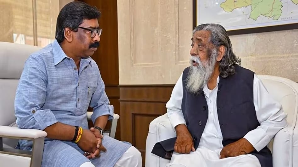 Big Update: गुरुजी से आशीर्वाद के बाद सीएम पहुंचे अपने आवास, गठबंधन के विधायकों से रणनीति पर चर्चा