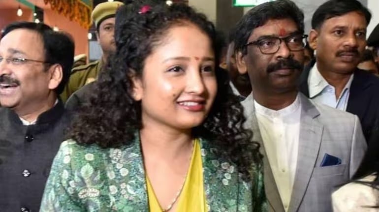 Big update-आज सीएम हाउस में ही कटेगी सत्ता पक्ष के विधायकों की रात! 9.30 में राजभवन में शक्ति प्रदर्शन, साथ ही सौंपा जायेगा समर्थन पत्र