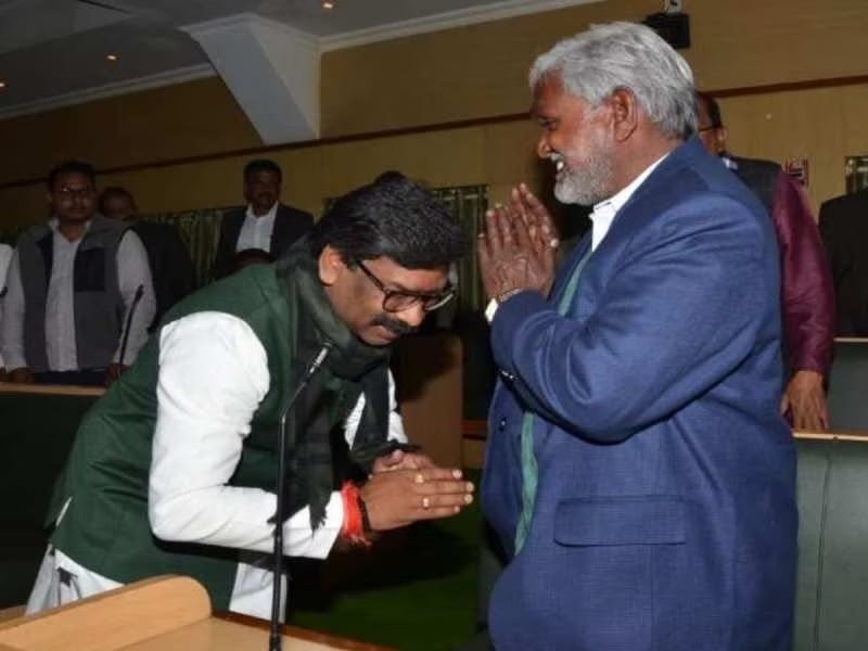 Big update- राजभवन पहुंचे सत्ता पक्ष के सारे विधायक, चंपई सोरेन हो सकते हैं झारखंड का नया सीएम