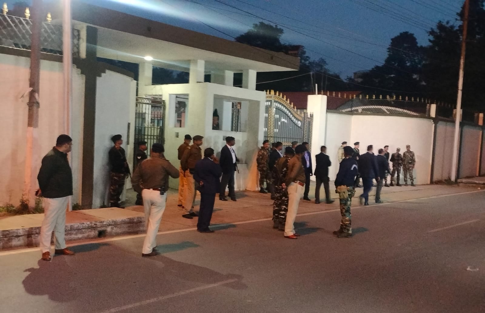 Big Update : क्या झारखंड में लगेगा राष्ट्रपति शासन ! हेमंत सोरेन के इस्तीफे के बाद चम्पई सोरेन को राजभवन से न्योता का इंतजार