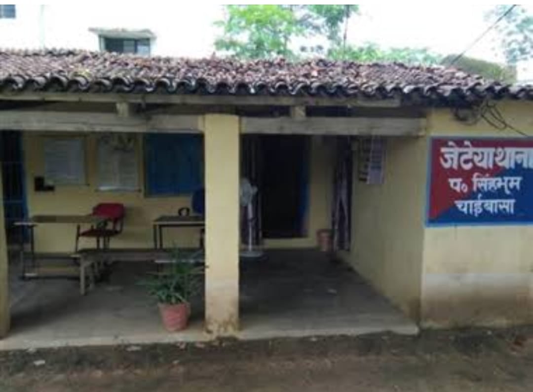 चाईबासा:पुलिस मुखबिरी के आरोप में नक्सलियों ने की चुड़ू सिरका की हत्या, जांच में जुटी पुलिस, पढ़ें पूरा मामला