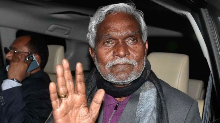 राजभवन की देरी से बेचैन हुए चम्पई! विधायकों को विशेष विमान से हैदराबाद ले जाने की तैयारी, कुछ ही देरी में भरेगा उड़ान