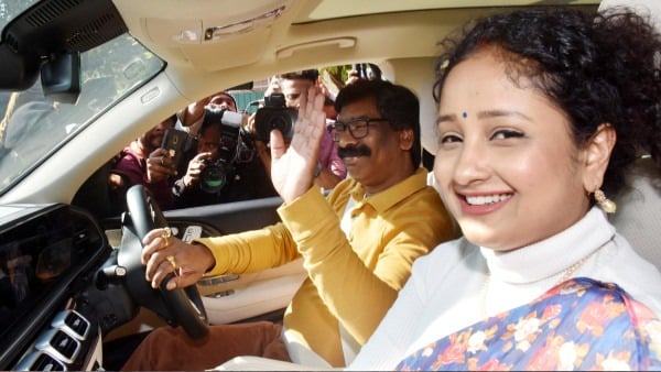 संकट में हेमंत तो कल्पना ने संभाला मोर्चा! विधायकों की एकजुटता के साथ ही कानूनी प्रक्रिया पर भी बनी है नजर