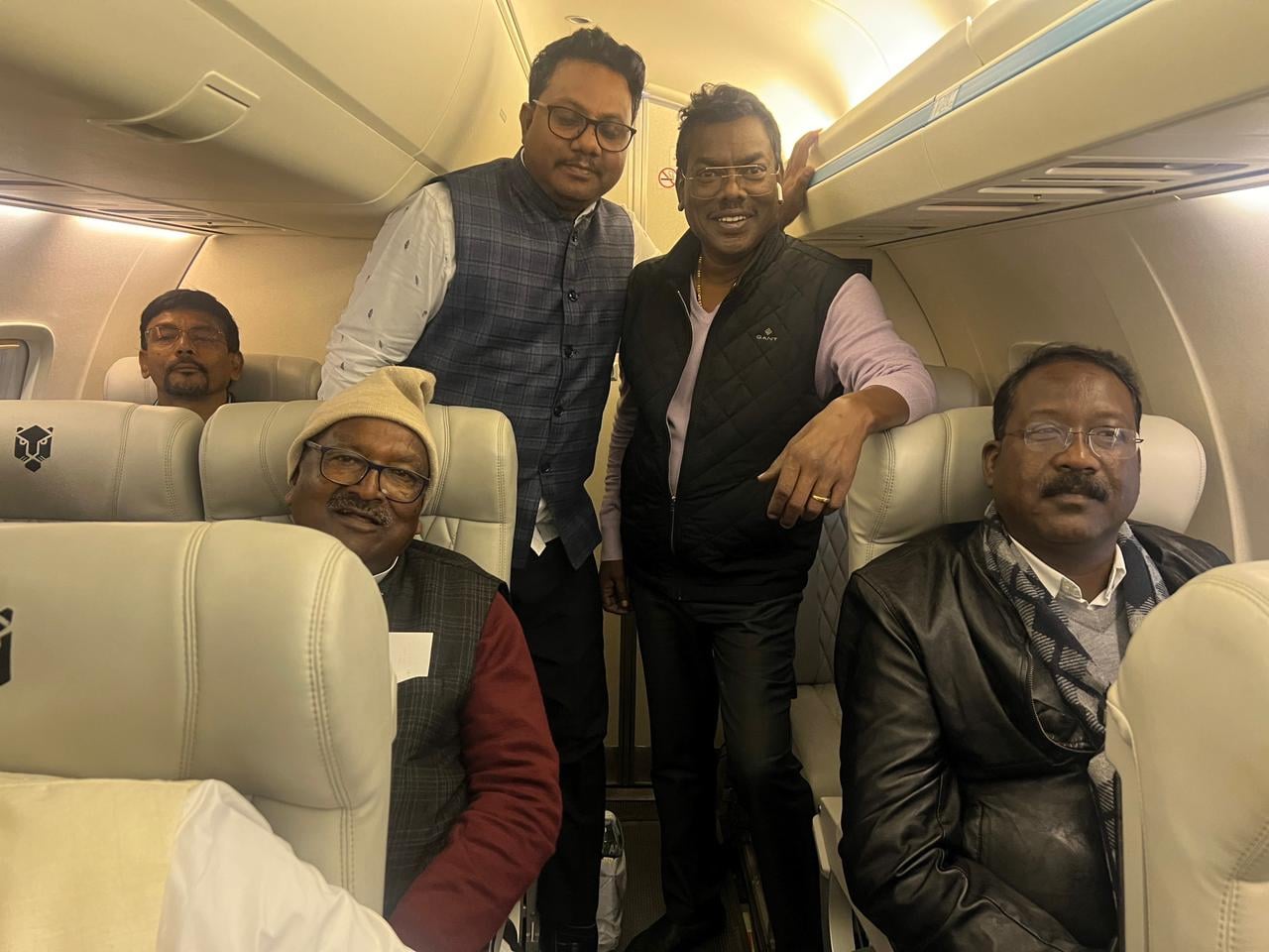 Breaking News:- हैदराबाद जाने के लिए निकले विधायक लौट रहे सर्किट हाउस, खराब मौसम के कारण फ्लाइट नहीं भर सकी उड़ान