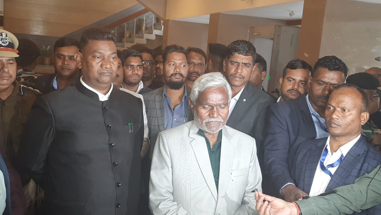 कौन है मुख्यमंत्री चंपई सोरेन, जानिए इनके फर्श से अर्श तक पहुंचने की कहानी