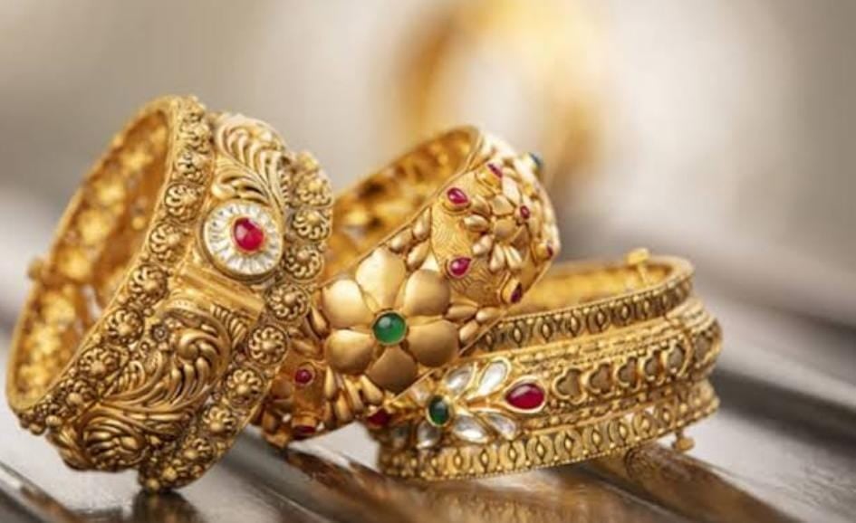 Vastu tips:घर के इस दिशा में भूलकर भी ना रखें सोने-चांदी के गहने, हो सकता है बड़ा नुकसान, पढ़ें इसको रखने की सही दिशा