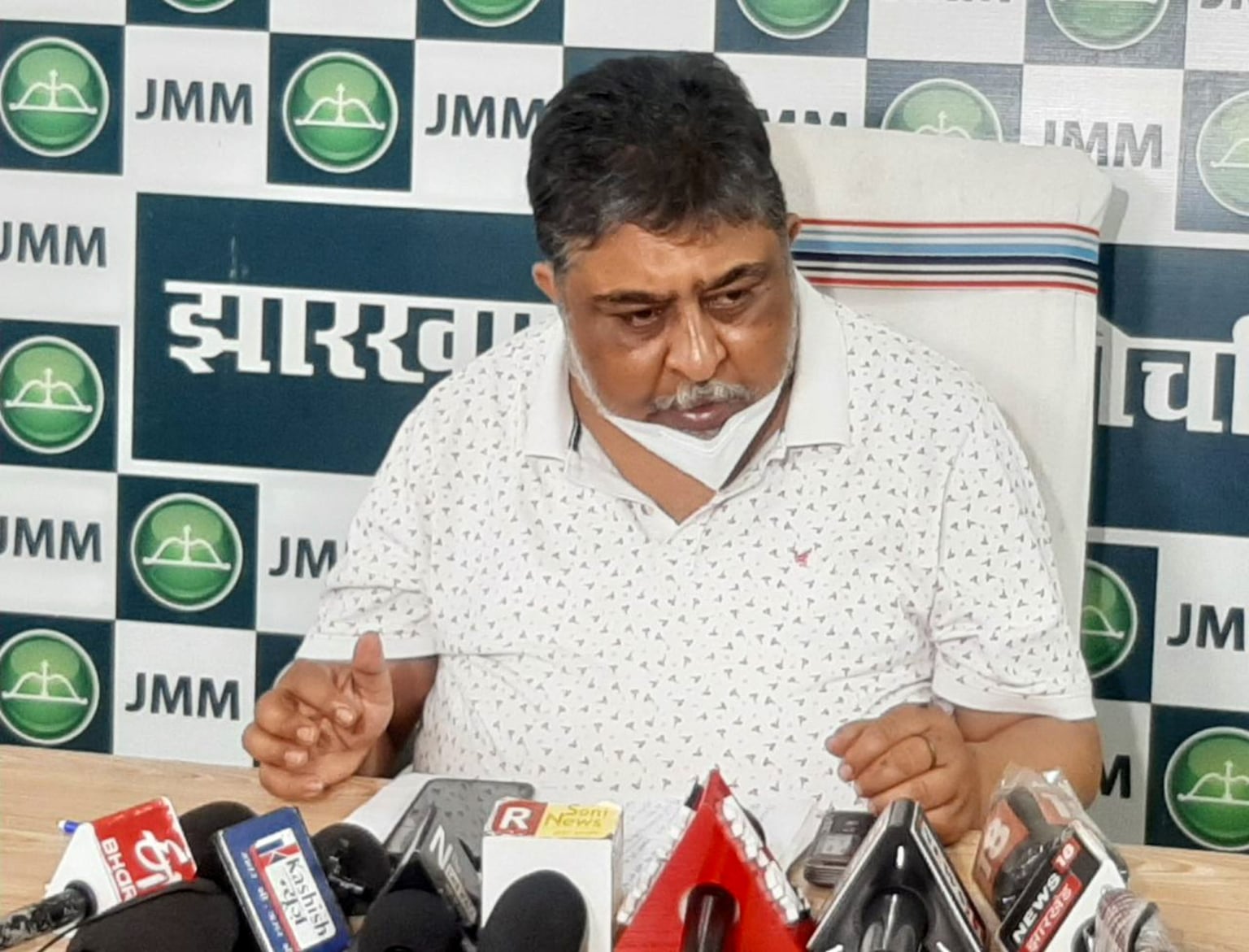 ना खाऊंगा, ना खाने दूंगा, सिर्फ अडाणी-अम्बानी को खिलाउंगा! झामुमो का भाजपा के "अनलॉफुल पॉलिटिकल एक्ट" पर श्वेत पत्र लाने का दावा