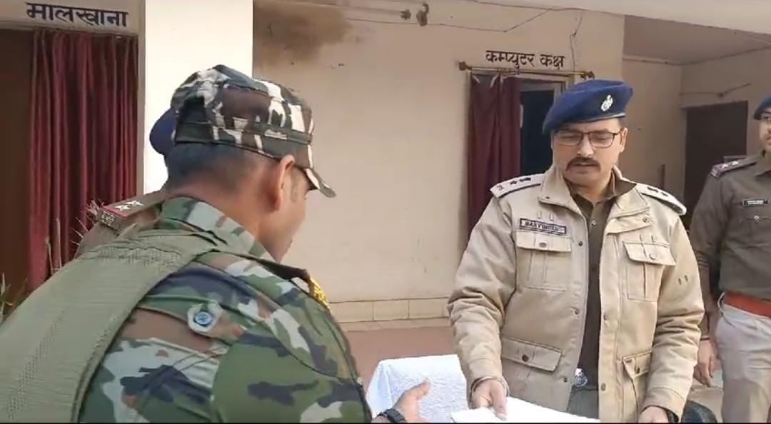 गुमला: मोबाइल दुकान में हुई चोरी का पुलिस ने किया खुलासा ! एक चोर को गिरफ्तार कर भेजा जेल, पढ़ें पूरा मामला