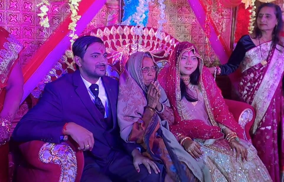 देशी दुल्हा और विदेशी दुल्हन , मोतिहारी  के लड़के को इंडोनेशिया की लड़की से हुआ प्यार, सात समुंदर पार से शादी रचाने बिहार पहुंची सोइल्लीना, पढ़ें ये मजेदार लव स्टोरी