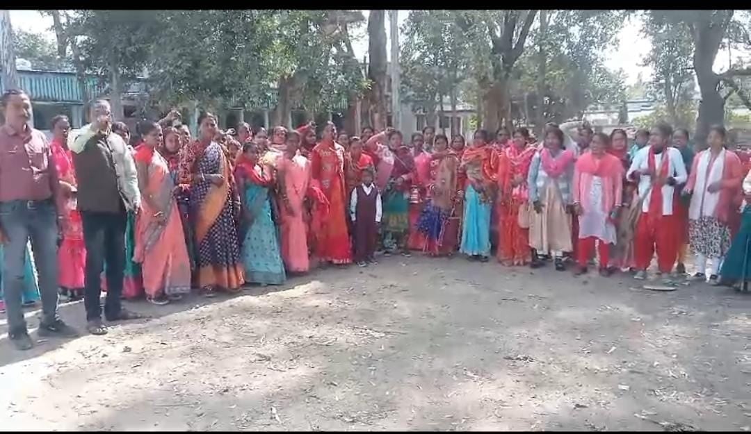 दुमका:फिर उठने लगी पोषण सखियों की सेवा वापसी की मांग, चंपई सोरेन की ताजपोशी के बाद रणनीति बनाने में जुटा पोषण सखी संघ