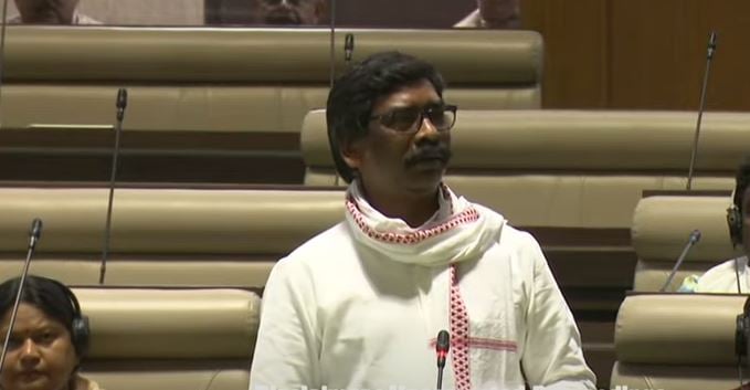 हेमंत सोरेन ने विधानसभा में लगायी दहाड़, कहा- '' अगर जमीन घोटाले में आरोप साबित हो गये, तो उसी दिन राजनीति से ले लूंगा संन्यास''