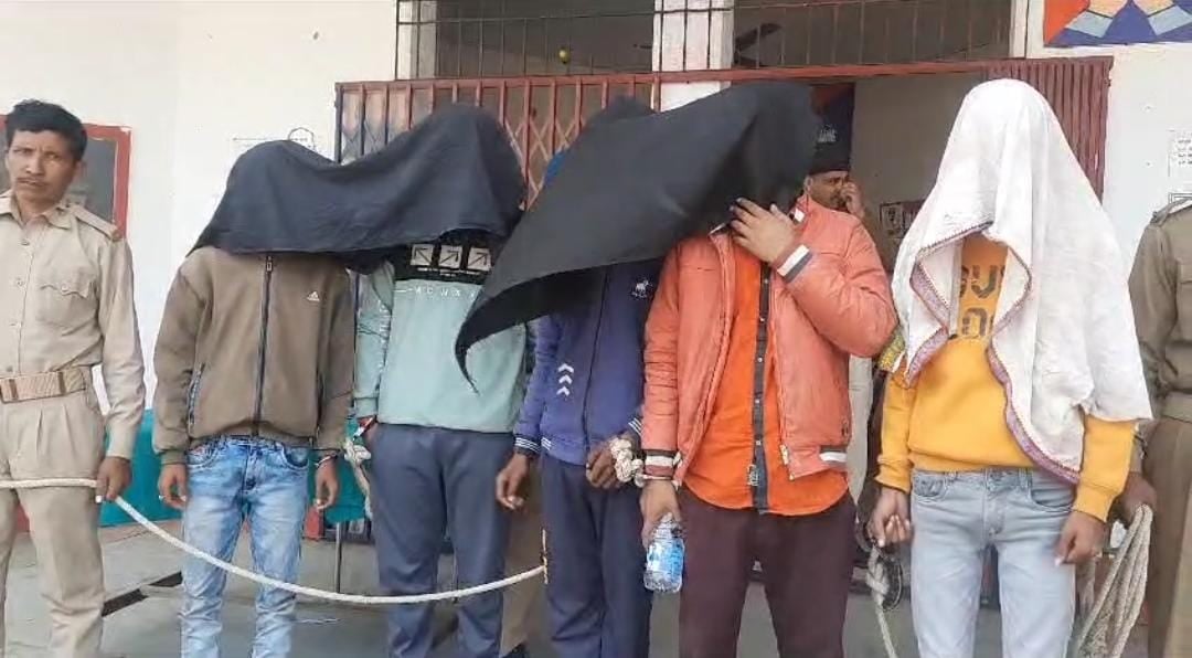 चतरा पुलिस ने 14 लाख की ठगी मामले का किया खुलासा, दो नाबालिग सहित 7 अपराधी गिरफ्तार
