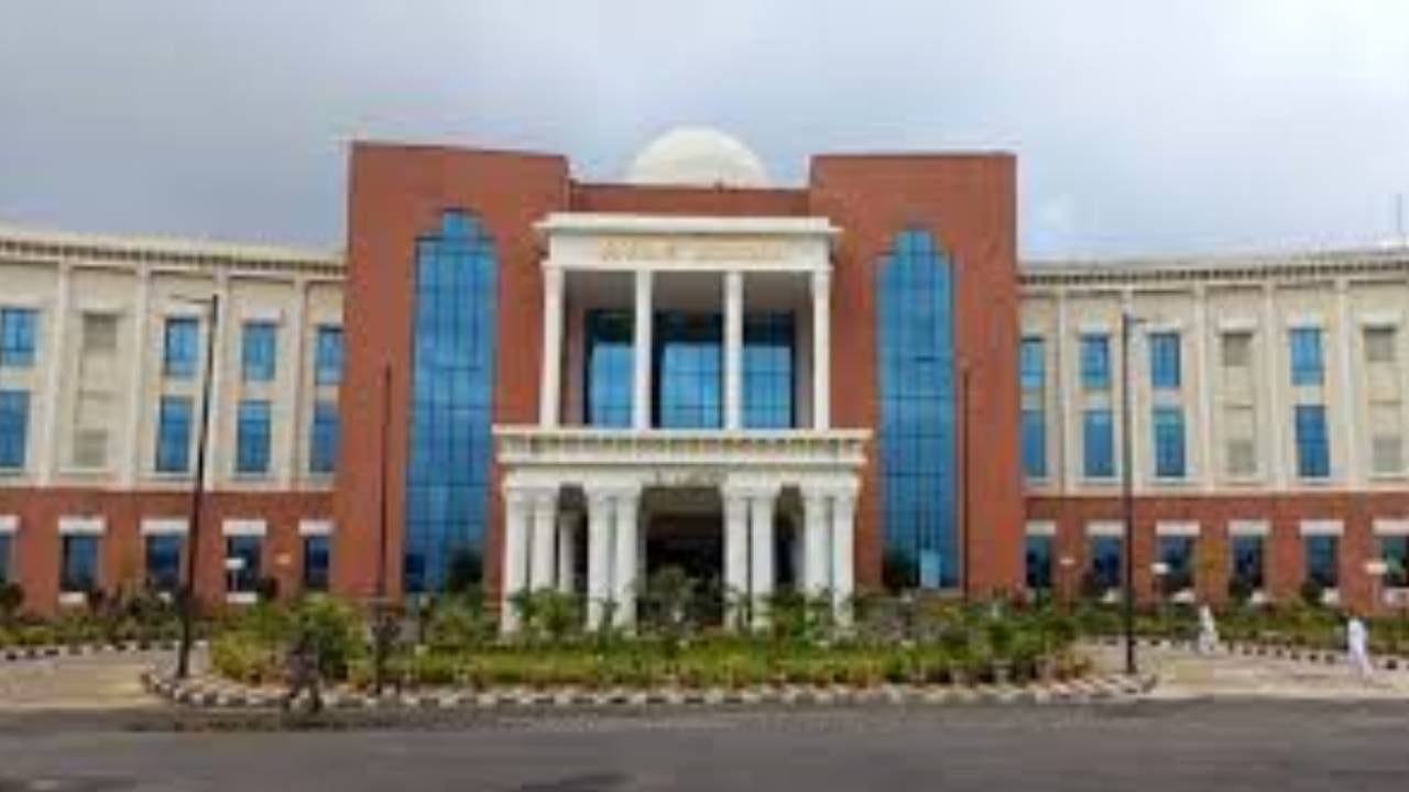 राज्यपाल के अभिभाषण में हेमंत सरकार की उपलब्धियों का बखान , सत्ता पक्ष ने उठाए सवाल जब इतनी लंबी चौड़ी कामयाबियों के फेहरिश्त तो क्यों भेज दिया जेल !