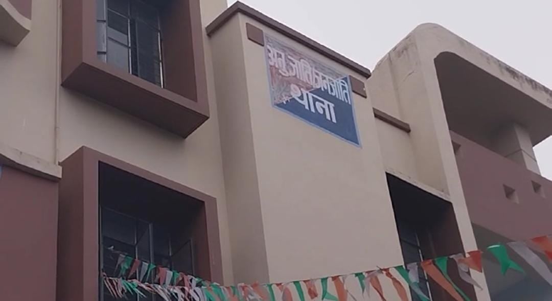 दागदार हुई पटना पुलिस की वर्दी! महिला दरोगा ने थाना अध्यक्ष पर लगाया यौन शोषण का आरोप, पढ़ें कैसे न्यूड वीडियो बनाकर करता था ब्लैकमेल