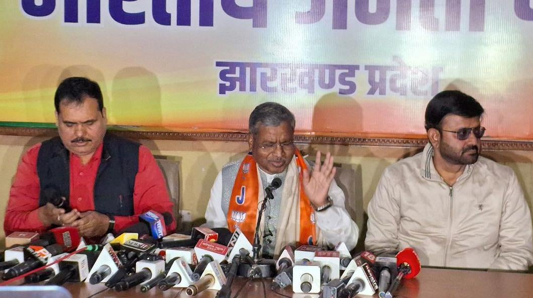 हेमंत के दावे के बाद सामने आए बाबूलाल, वीडियो जारी कर कहा यह रहा जमीन पर कब्जे का सबूत