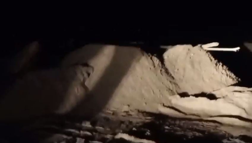 सरायकेला: रात के अंधेरे में होता है बालू का अवैध उत्खनन, खतरे में स्वर्णरेखा, करकरी नदियों का अस्तित्व, प्रशासन नहीं ले रहा सुध