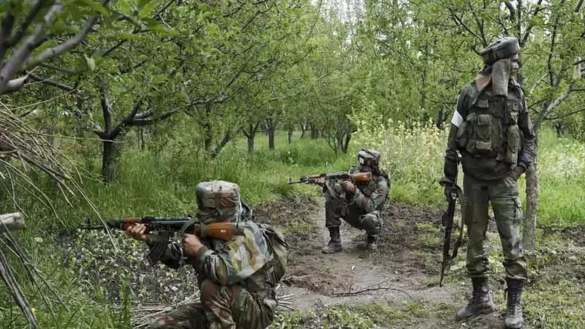 Big Breaking: चतरा में पुलिस और नक्सलियों के बीच भीषण मुठभेड़, दो जवान शहीद, एक घायल