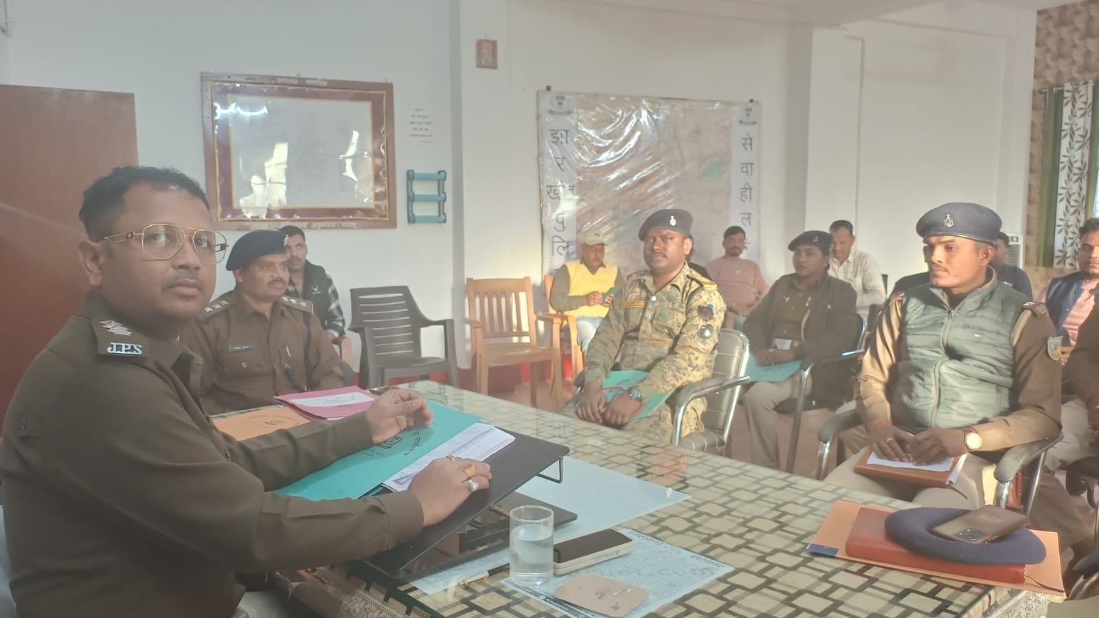 योगदान देने के साथ ही एक्शन में हुसैनाबाद SDPO,थानेदारों को निर्देश- आम लोग से करें बेहतर व्यवहार