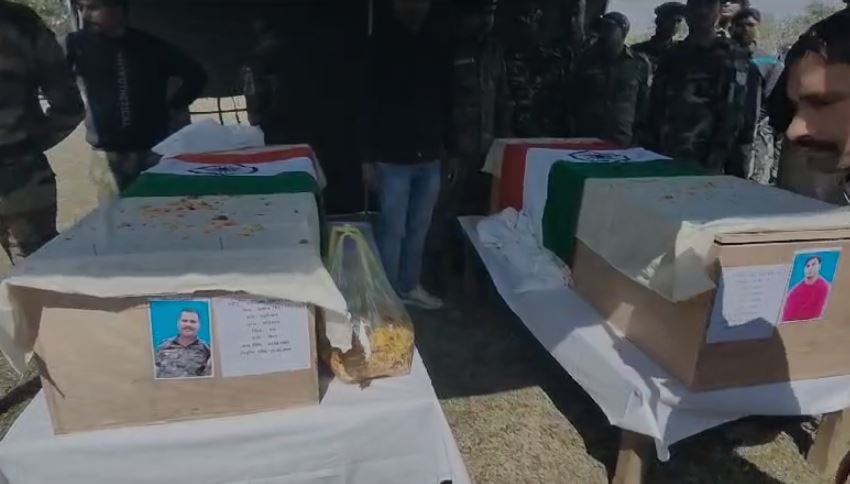 चतरा पुलिस लाइन में शहीद जवानों को दी गई श्रद्धांजलि, DGP ने कहा-जवानों की कुर्बानी नहीं जाने देंगे बेकार, एक-एक का लिया जाएगा बदला