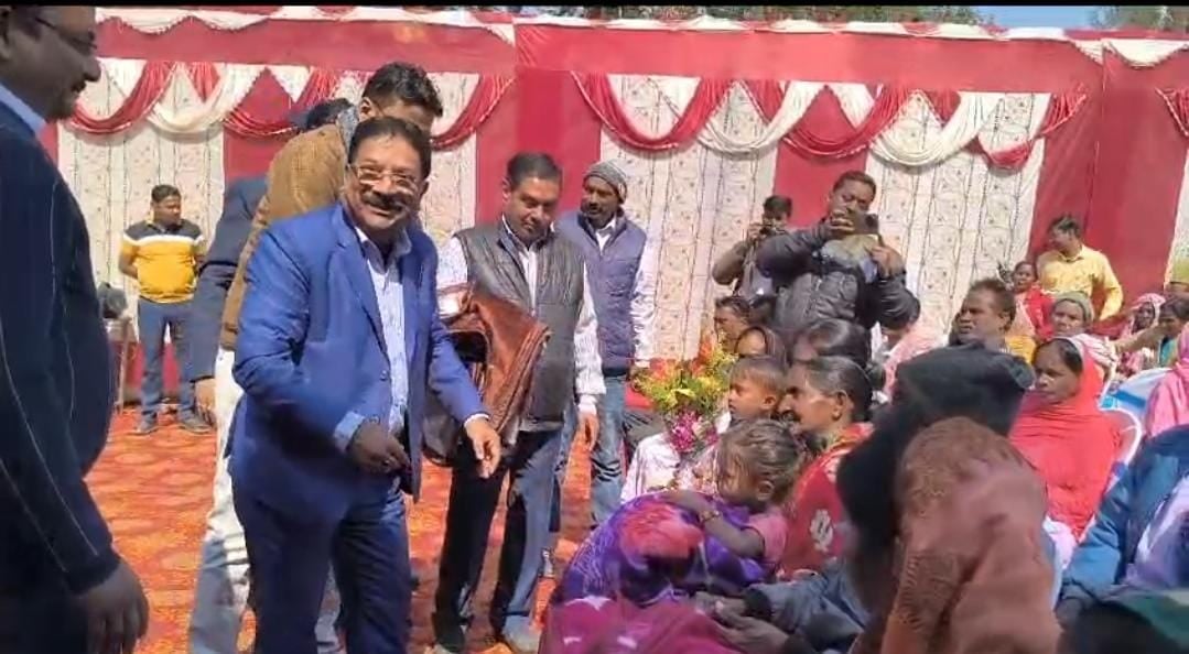 ईसीएल के सीएमडी और जीएम पहुंचे शिकारीपाड़ा, कहा- कोल ब्लॉक में शुरू करना है ड्रिलिंग, पढ़ें मेडिकल कैम्प में क्यों नहीं पहुंचे कोल ब्लॉक एरिया के लोग