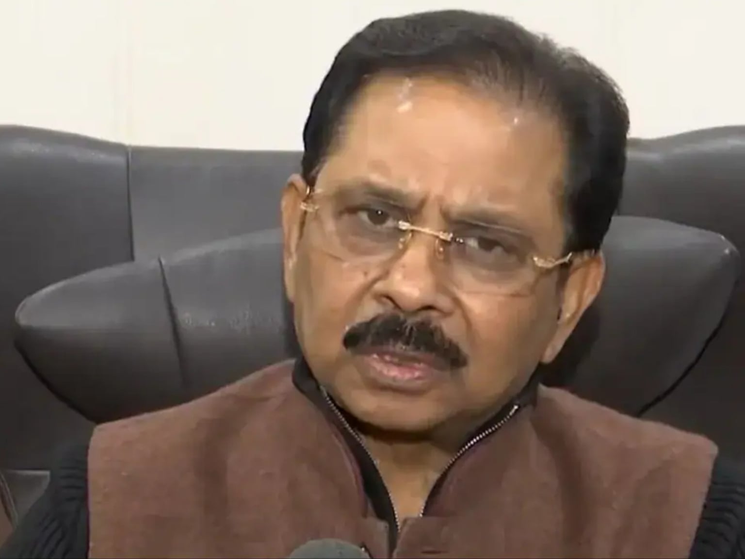 कांग्रेस सांसद धीरज साहू से ईडी की पूछताछ, हेमंत के आवास से जब्त BMW कार का देंगे जवाब