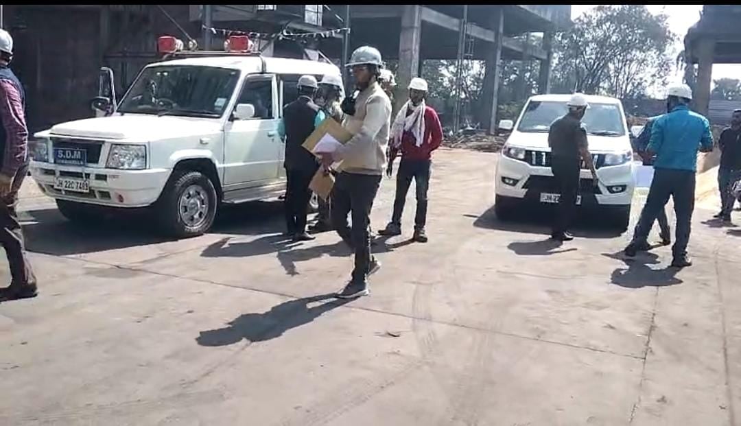 सरायकेला में प्रदूषण के खिलाफ एसडीएम सख्त! कांड्रा में औद्योगिक इकाइयों की जांच शुरू, नीलांचल आयरन एंड पावर लिमिटेड पर कस सकता है शिकंजा