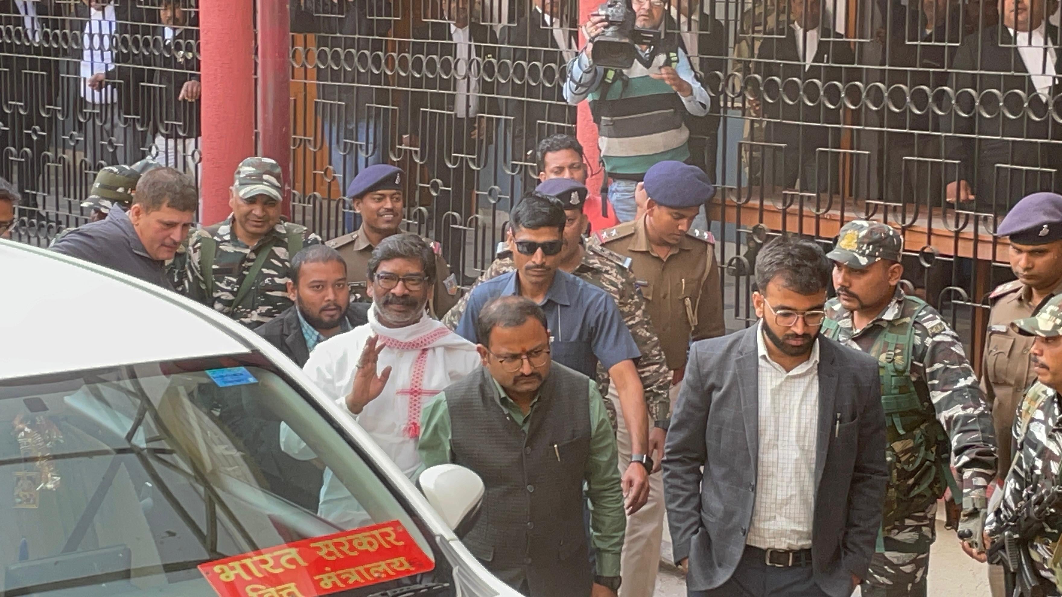 झारखंड की सियासत में "सूत्र" और “व्हाटसप चैट” के चटकारे! 27 फरवरी को बाहर आएंगे हेमंत या काल कोठरी से ही होगा 2024 का शंखनाद