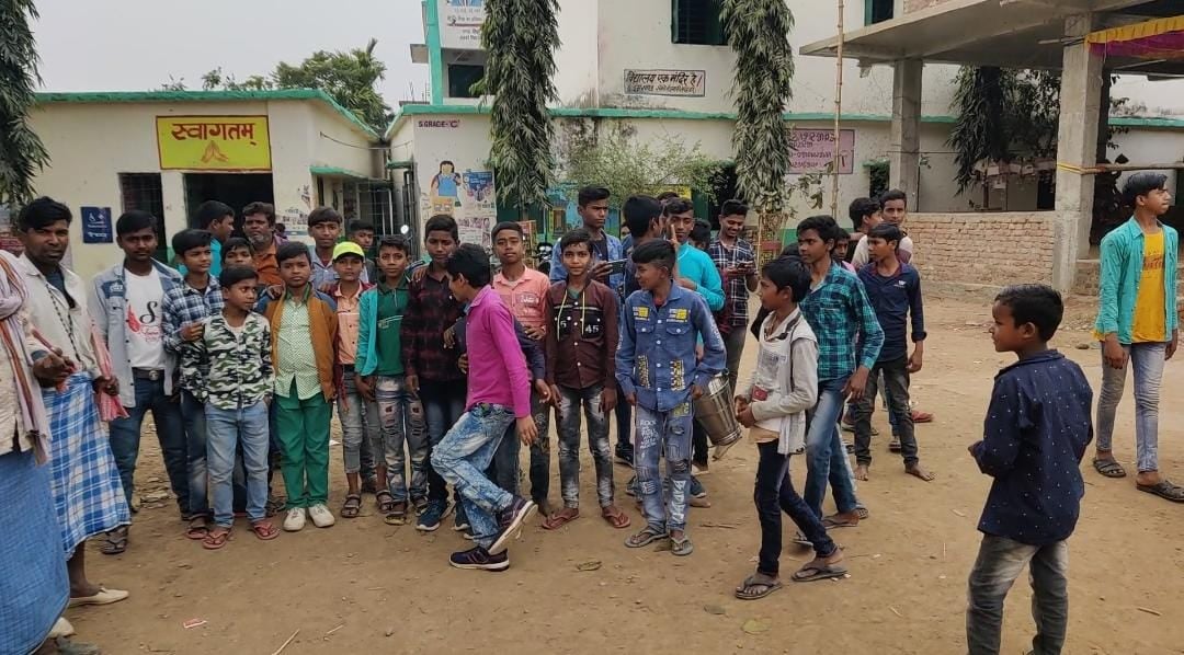 साहिबगंज: विद्यालय में सरस्वती पूजा नहीं होने पर छात्राओं ने किया हंगामा, शिक्षकों पर लगाया कई आरोप, जानिए पूरा मामला